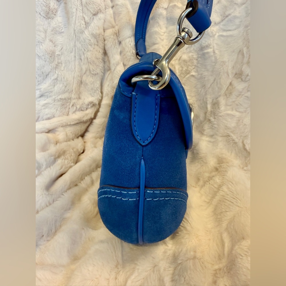 EUC Coach Soho flap shoulder bag re-edition in mist blue suede w/silver hardware - Picture 4 of 11